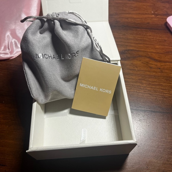 Michael Kors NEW teardrop earrings - Picture 13 of 15